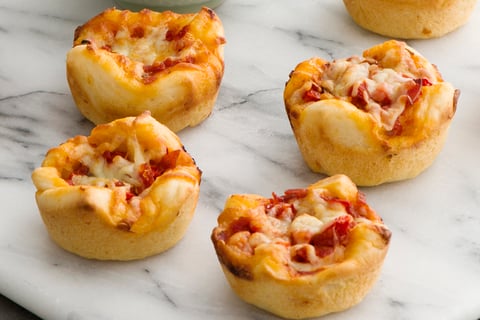 Pizzas Épaisses dans des Moules à Muffins