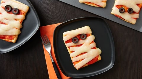 Pizzas sur Croissants en Forme de Momie