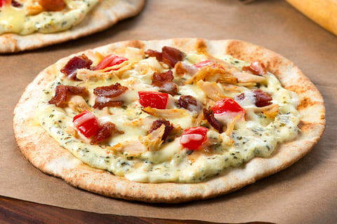 Pizzas sur Pita au Poulet et aux Épinards