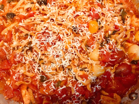 Poêlée de Pâtes, Tomates, Légumes Fromagés