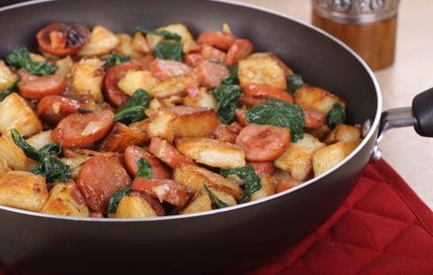 POÊLÉE DE POMMES DE TERRE AUX SAUCISSES