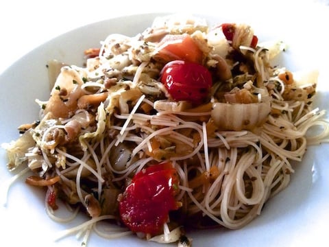 POÊLÉE DE LÉGUMES ET VERMICELLES DE RIZ