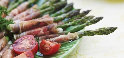 POINTES D'ASPERGES GRILLÉES ENROBÉES DE PROSCIUTTO