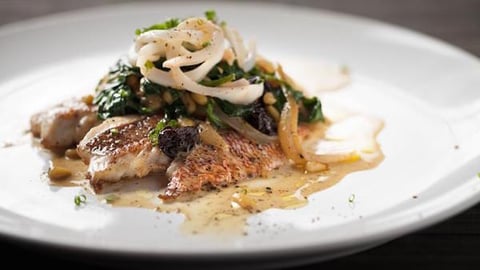 Poisson et Poêlée D'épinards à L'italienne