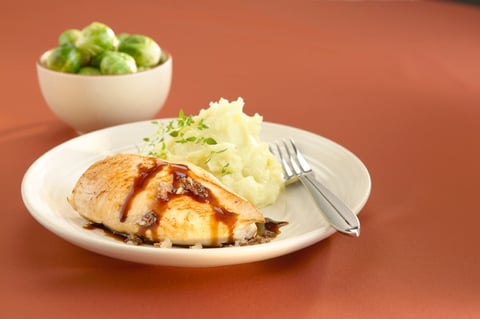 POITRINE DE POULET À L'ÉCHALOTE ET VINAIGRE BALSAMIQUE
