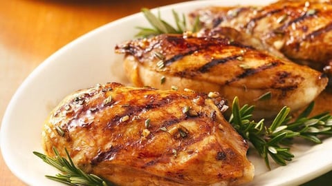Poitrines de Poulet Grillé Laquées au Vinaigre Balsamique