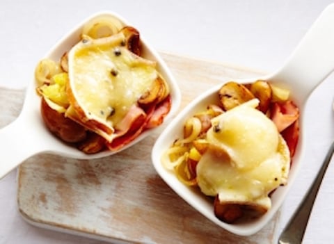 Pommes de Terre Écrasées avec Jambon et Raclette