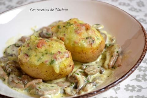Pommes de Terre Farcies au Lard et Reblochon, Champignons à la Crème