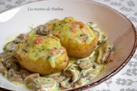 Pommes de Terre Farcies au Lard et Reblochon, Champignons à la Crème