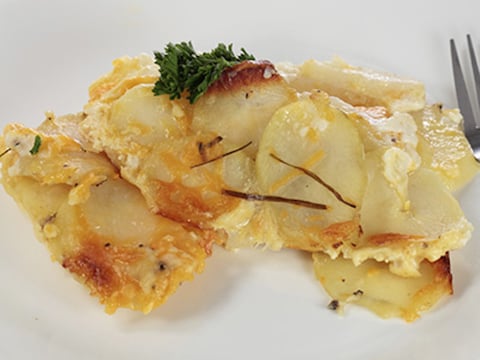 Pommes de Terre au Cheddar et au Parmesan