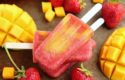 Popsicle aux Fraises, Mangues et Graines de Chia