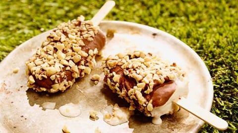 Popsicles de Banane aux Arachides et au Chocolat