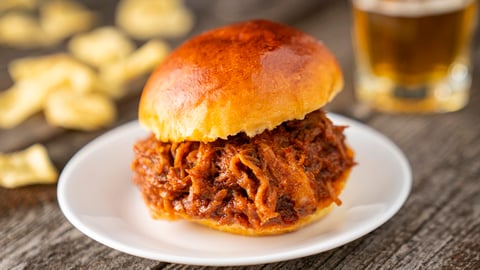 PORC EFFILOCHÉ BARBECUE À L’AUTOCUISEUR ÉLECTRIQUE