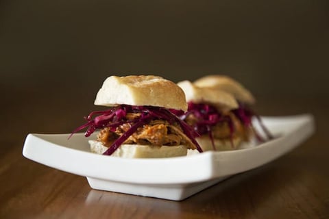 PORC EFFILOCHÉ SAVOUREUX À LA MIJOTEUSE