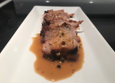 Porc Servi avec une Sauce aux 3 Poivres