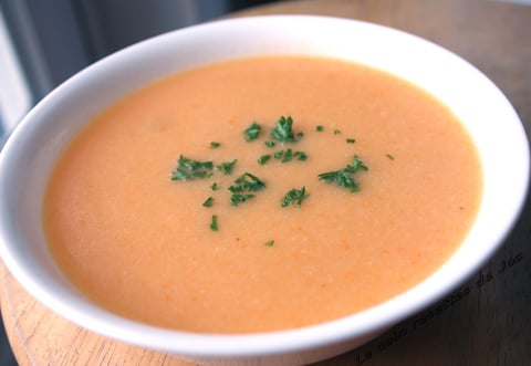 POTAGE AU CHOU-FLEUR, CAROTTES ET CHEDDAR FORT