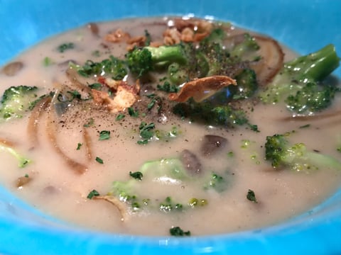 Potage aux Champignons, Brocolis, et Oignons