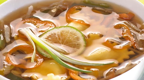 Potage aux Wontons à L'ail et à la Sauce Soya