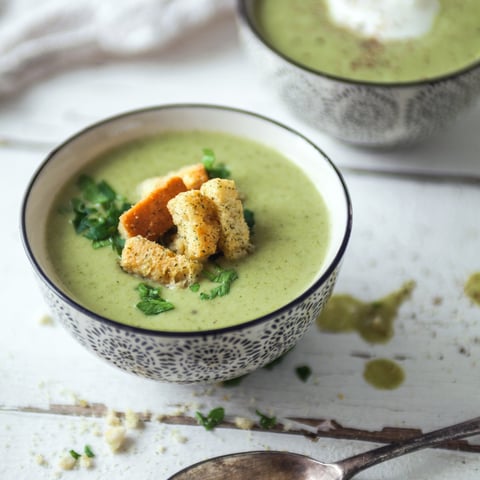 POTAGE DE BROCOLI, CUMIN ET YOGOURT