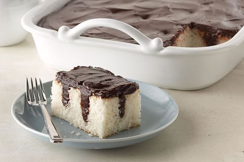 Pouding au Chocolat Poke Cake