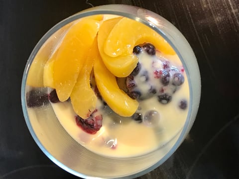 Pouding Vanille, Flocons D'avoine et Petits Fruits en Verrine