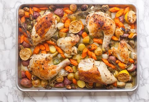 Poulet au Citron et aux Légumes dans une Plaque à Pâtisserie