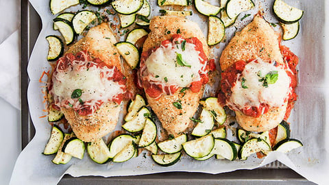 Poulet aux Courgettes Zucchini Cuit au Four dans une Plaque à Pâtisserie