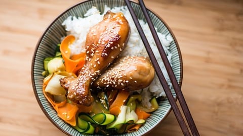 Poulet Bon à s’en Lécher les Doigts et Rubans de Légumes
