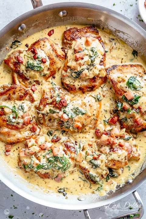 Cuisses de Poulet Crémeuses de Dijon au Bacon et aux Épinards