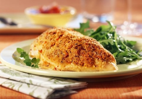 POULET EN CROÛTE DE ROMANO, AMANDES ET MOUTARDE À L'ANCIENNE
