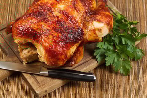 POULET ENTIER SAVOUREUX SUR BBQ
