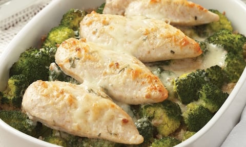 POULET ET BROCOLI DIVAN AVEC RIZ AUX NOIX