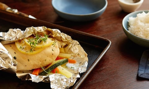 POULET ET JULIENNE DE LÉGUMES EN PAPILLOTE
