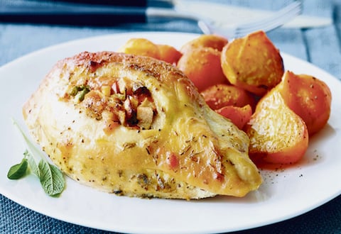 Poulet Glacé à L’érable avec Farce au Cheddar et aux Pommes