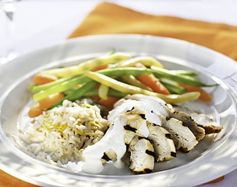 POULET GRILLÉ, SAUCE À LA CRÈME AU CITRON