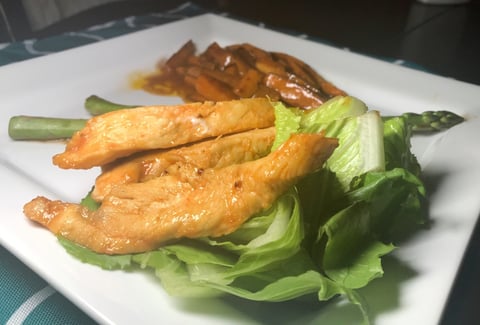 Poulet Mariné et Patates Douces à la Sauce Brune