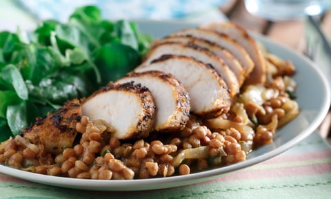 POULET NOIRCI ET LENTILLES CRÉOLES