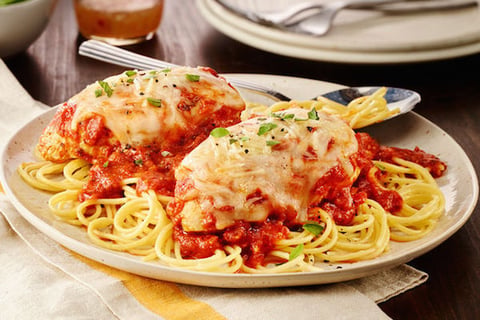Poulet Parmesan aux Tomates Épicées