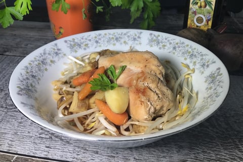 Poulet Sauce Miel et Ail sur Fèves Germées