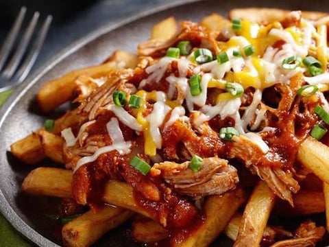 Poutine à L'effiloché de Dindon