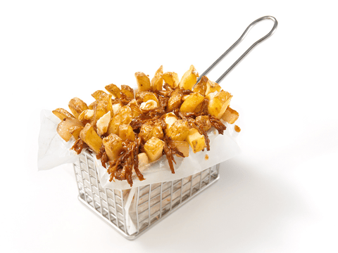 POUTINE À L'EFFILOCHÉ DE PORC B.B.Q. OLYMEL ET OIGNONS CARAMÉLISÉS