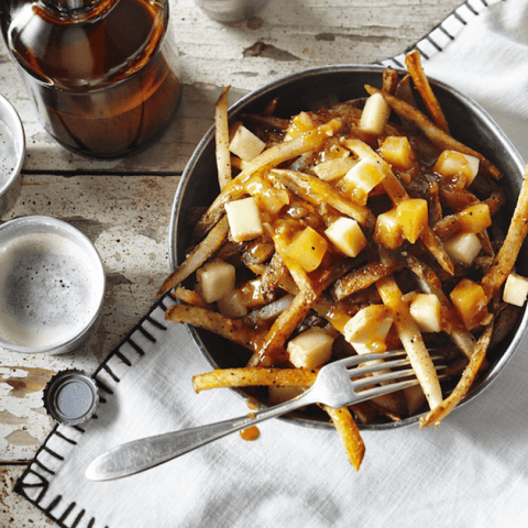 Poutine au Fredondaine, Sauce Barbecue à la Bière, à la Pomme et à L’érable