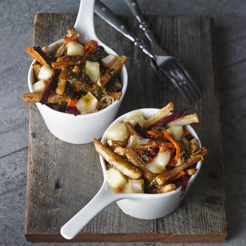 Poutine aux Légumes-racines, Sauce Dijonnaise et Tête à Papineau