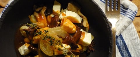 POUTINE DE GNOCCHIS, EFFILOCHÉ DE BOEUF ET BRINS DE GOUDA BERGERON