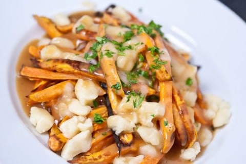 Poutine Savoureuse aux Patates Douces