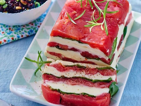 Pressé de Tomates, Mozzarella & Salade de Riz Noir aux Pignons