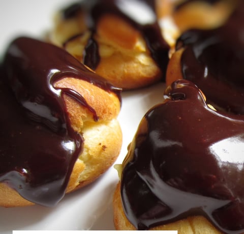 Profiteroles (à la crème glacée & chocolat) Plaisirs Glacés