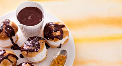 Profiteroles Glace Coco, Coulis Chocolat Caramel Passion de Cyril