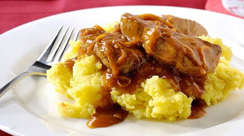 RÂBLE DE LIÈVRE SAUCE CHASSEUR À L'ORANGE