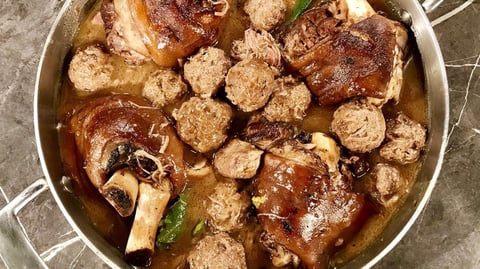 RAGOÛT DE BOULETTES ET DE PATTES DE PORC